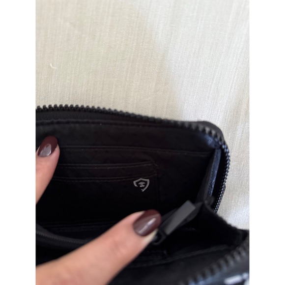 Vera Bradley Iconic RFID Wristlet Wallet Black White Floral Smartphone Zip Case - Picture 5 of 7